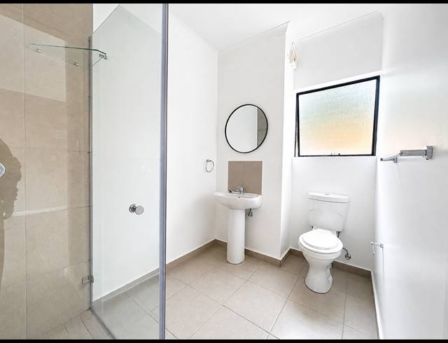 1 BEDROOM APARTMENT TO LET IN WATERFALL